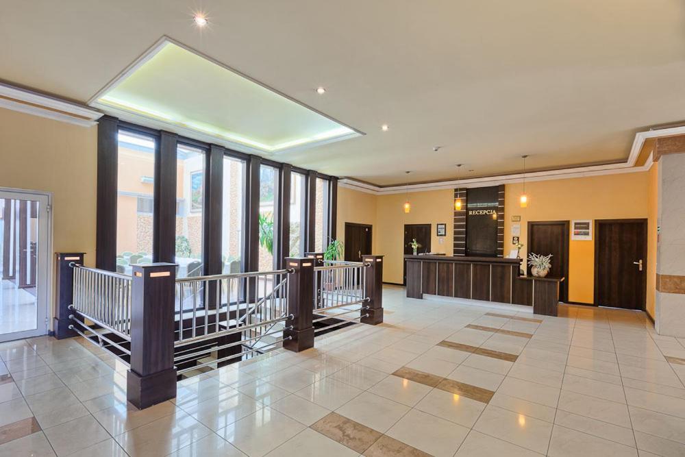 Apart Hotele Częstochowa Extérieur photo